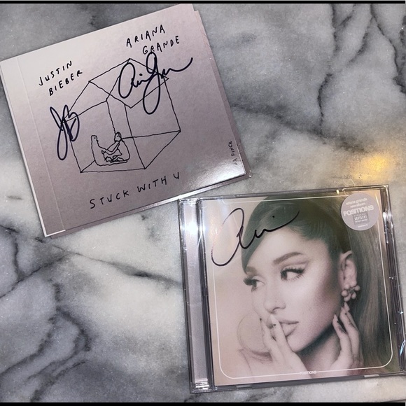 Ariana Grande Signed CD bundle! ๐ - Picture 1 of 3